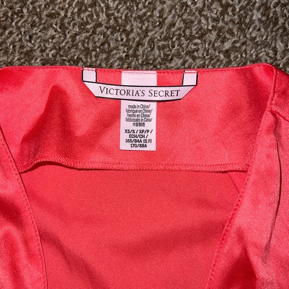 Victoria’s Secret Robe - Picture 2 of 3